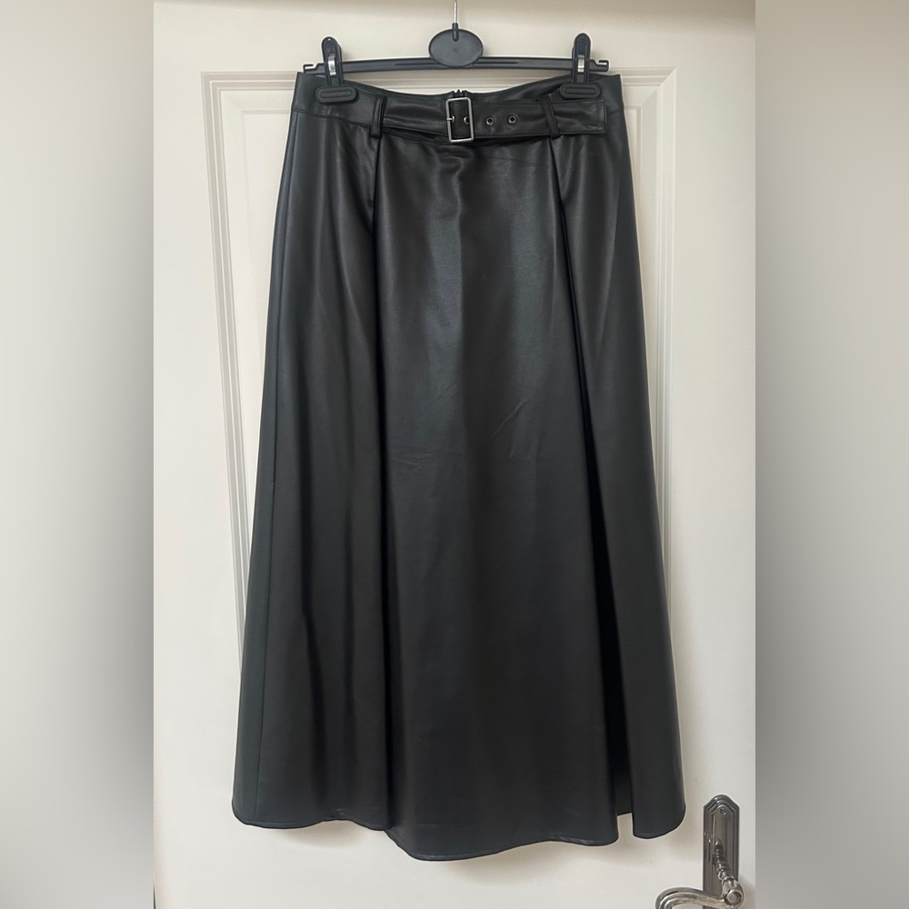 dRA Los Angeles Faux Leather Black Maxi Skirt with Waist Belt - Medium - Picture 4 of 7